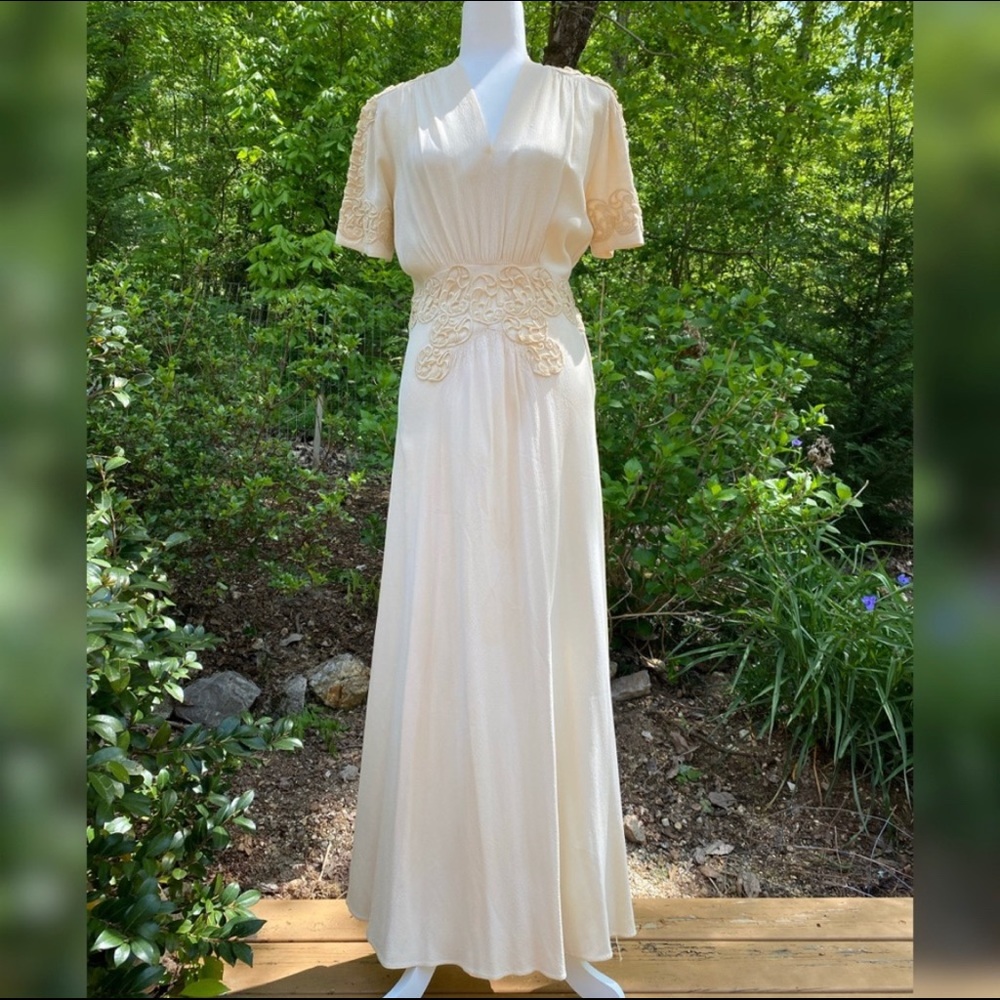 Rare 1930’s Vintage Cream Dress/Gown!